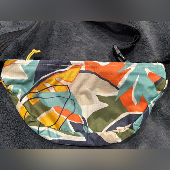REl Co-op Trail 2 Print Waist Pack with a unique Tropical leaf pattern - Picture 5 of 16